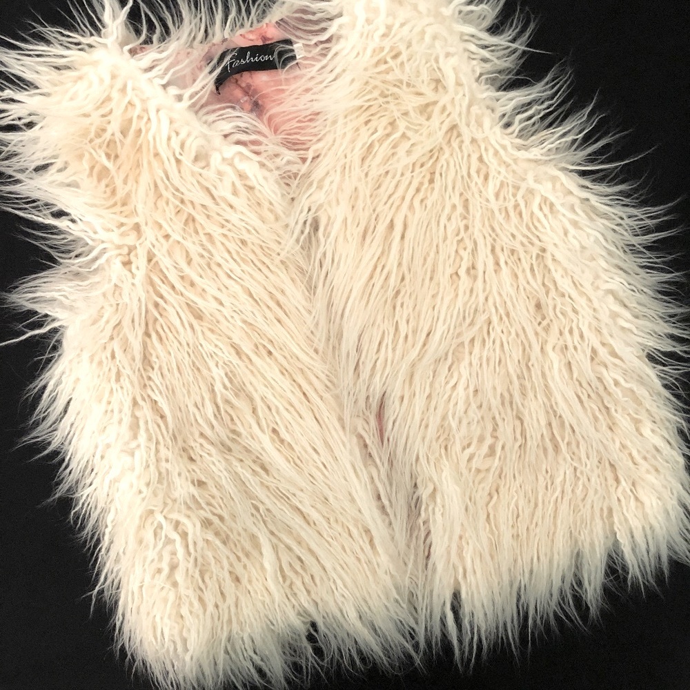 FASHION " Faux Fur Vest in Vanilla"